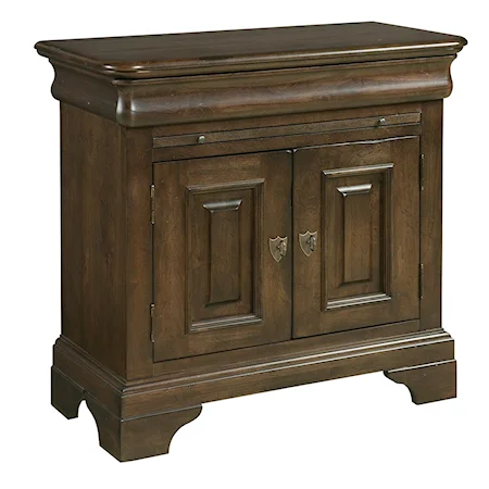 Traditional Louis Bachelor's Chest with Pull-Out Laminate Shelf